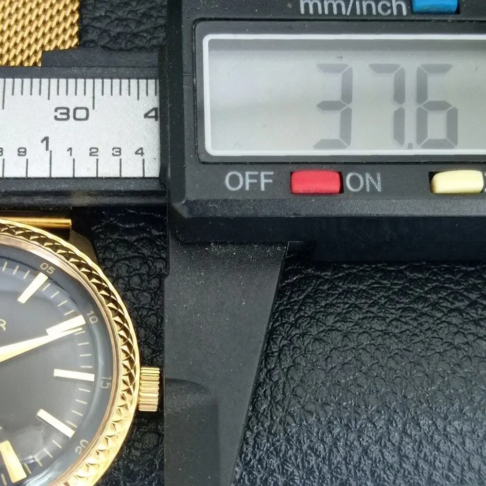 Vintage 1975 Roamer Manual Mens Gold Watch W/Metal Strap & Black accents